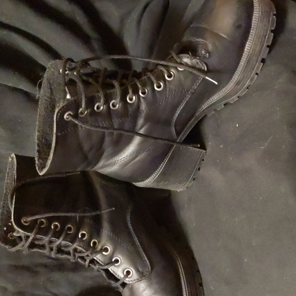 Nevada Black Tie Up Chunk Heel Boots - Picture 6 of 8